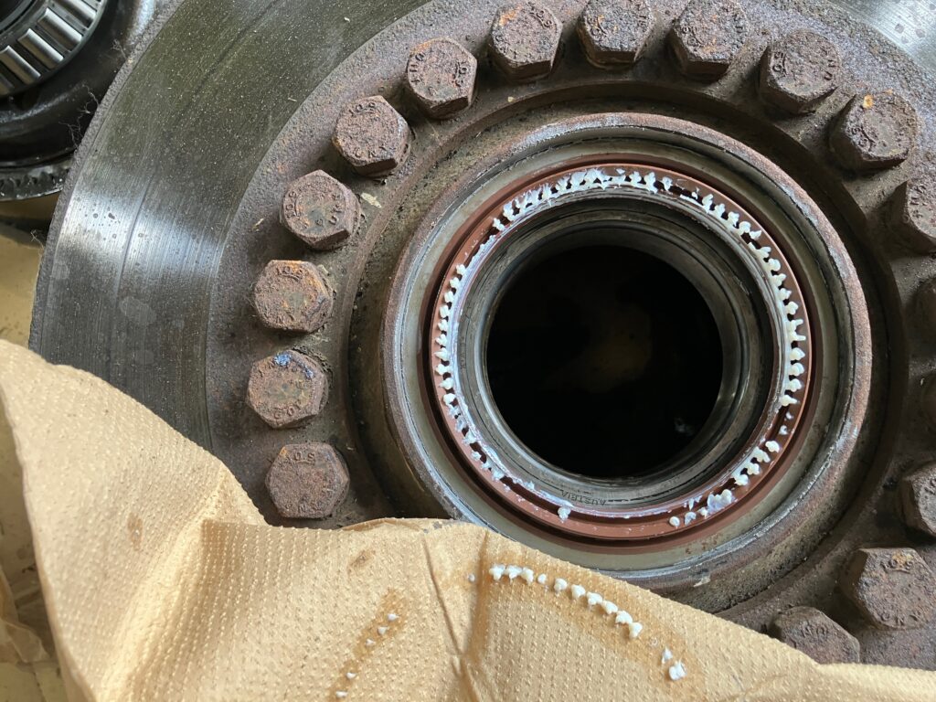 RK250-6 ハブへ新品シールを組み付けた状態