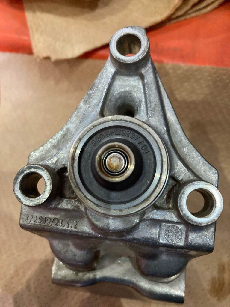 結晶を除去して清掃したSCR尿素水インジェクター